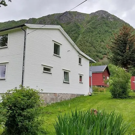 Fishermens House, 3 Bedrooms Near The Sea Medby Apartamento